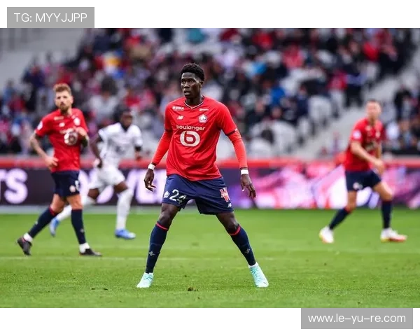 里尔高位逼抢成型，压迫体系引领法甲新风潮